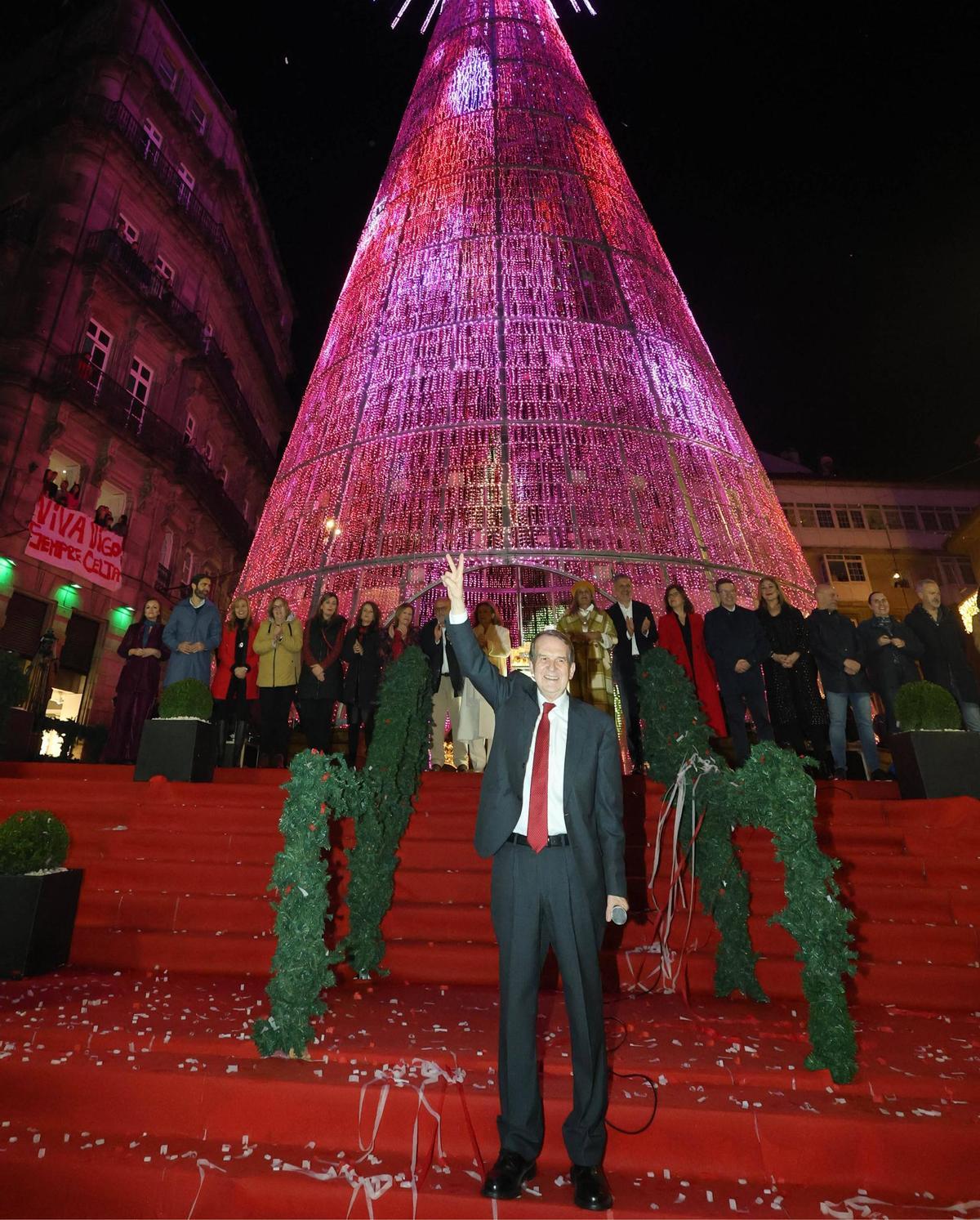 Vigo enciende la Navidad más grande de su historia ante miles de personas
