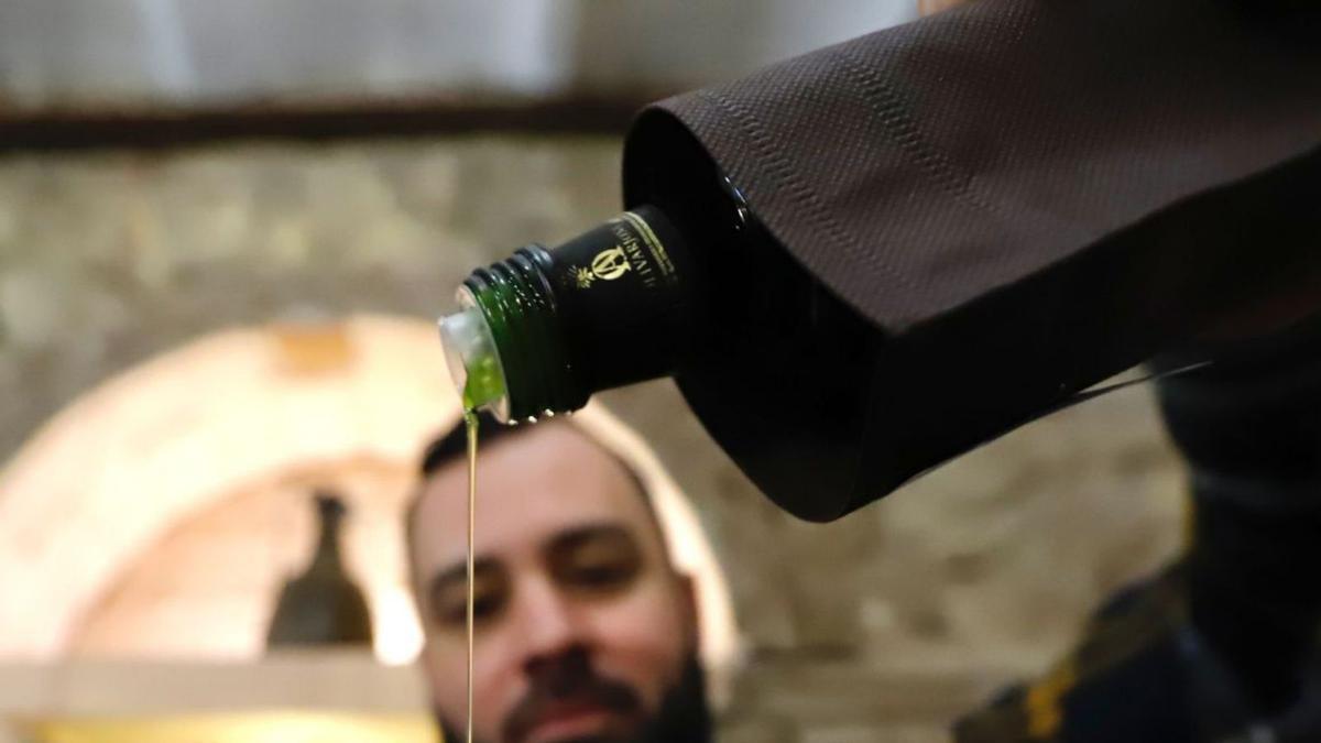 Cata de aceite de oliva. La calidad del virgen extra cordobés está reconocida a nivel mundial.
