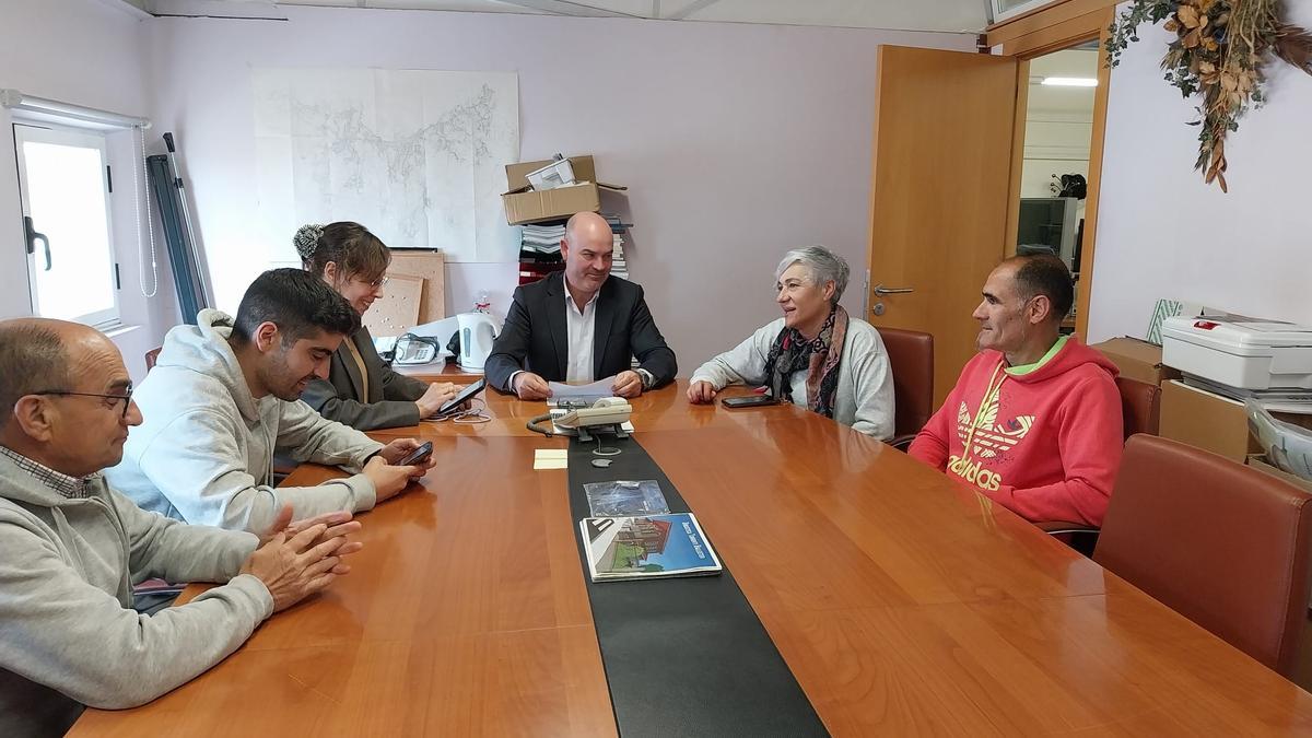 Un momento de la reunión de la junta de gobierno de Bueu celebrada esta semana.