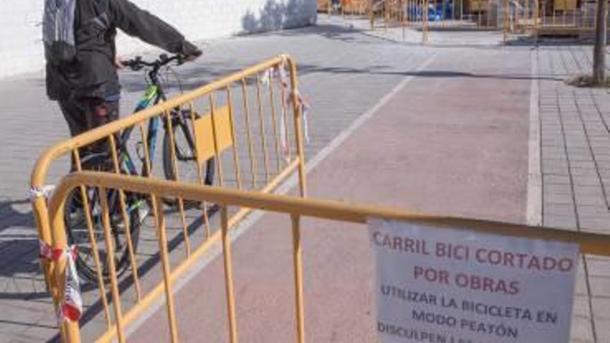 Tráfico suprime el carril bici de un tramo de acera de la Gran Vía por el riesgo de atropellos