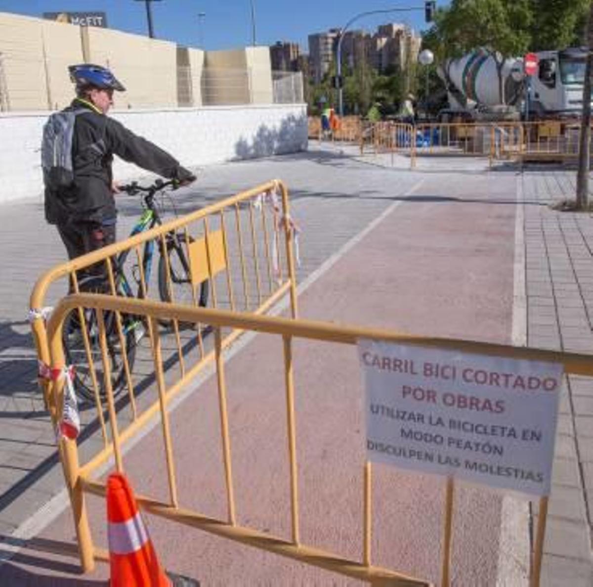 Tráfico suprime el carril bici de un tramo de acera de la Gran Vía por el riesgo de atropellos