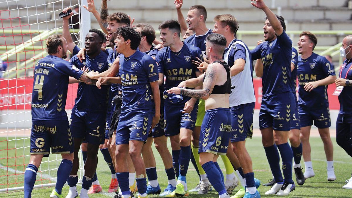 La afición universitaria, en las gradas. | PRENSA UCAM MURCIA CF