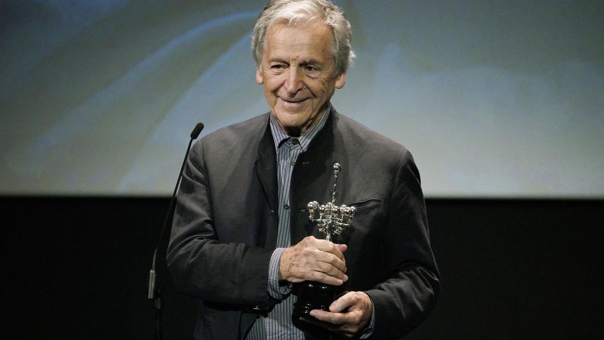 El director griego Costa-Gavras recibe el Premio Donostia del Festival de San Sebastian, en septiembre del 2019.