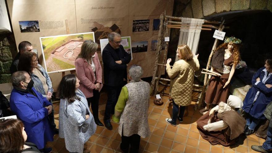 Unha mostra repasa no Castelo de Vimianzo a historia da localidade, do castrexo ao medievo