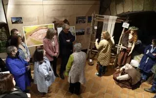 Unha mostra repasa no Castelo de Vimianzo a historia da localidade, do castrexo ao medievo