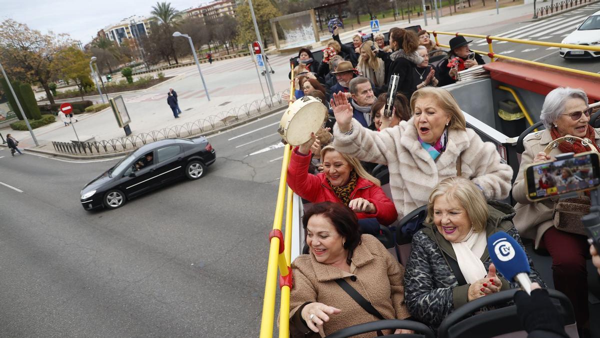 Los mayores llenan la ciudad de villancicos