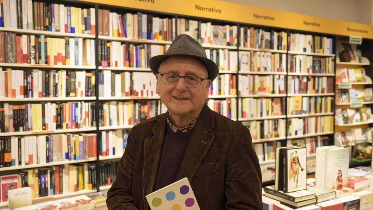 Paco Abril abre sus collages a jóvenes y adultos en el verano gijonés