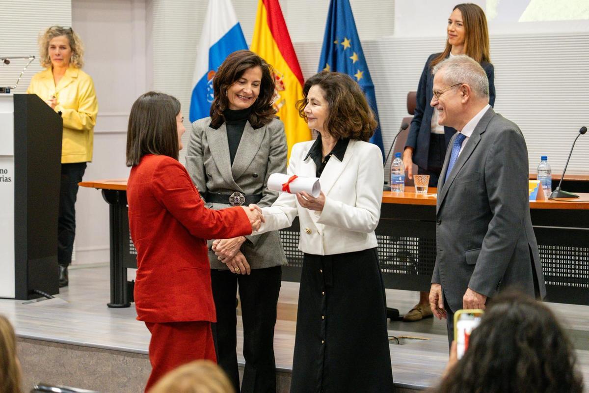 Entrega de diplomas funcionarios