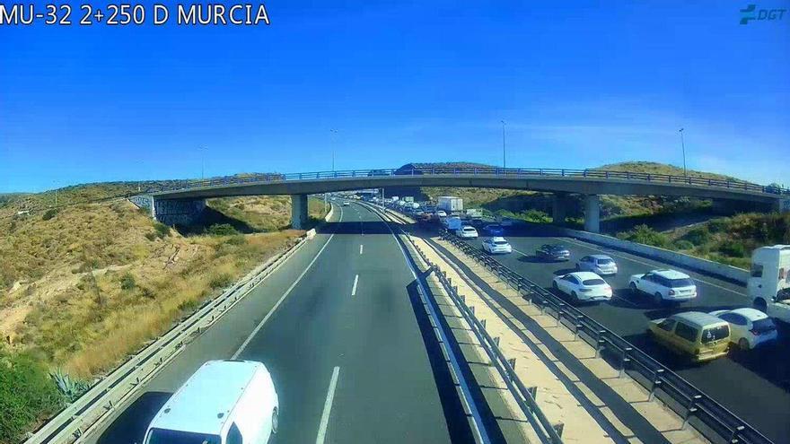 Un accidente en la MU-32 provoca tres kilómetros de retenciones a la altura de Molina de Segura