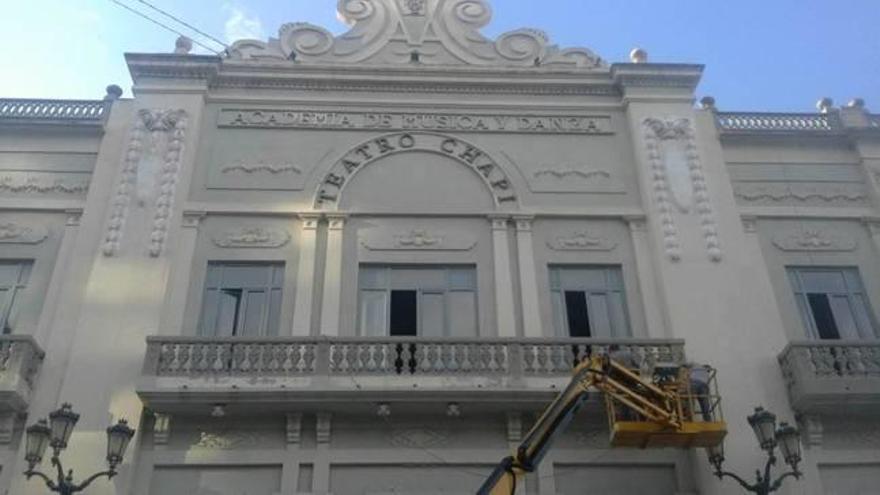 Destinan 53.000 euros a reparar la balaustrada del Teatro Chapí