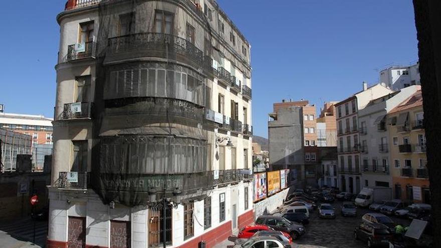 El edificio de la antigua pensión La Mundial, que se pretende conservar.