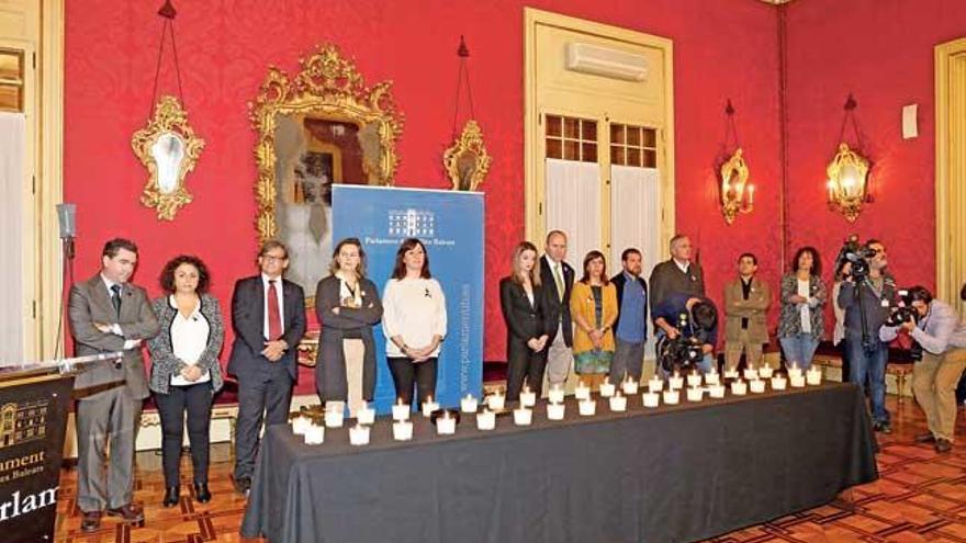 Homenaje en el Parlament a las mujeres víctimas de la violencia.