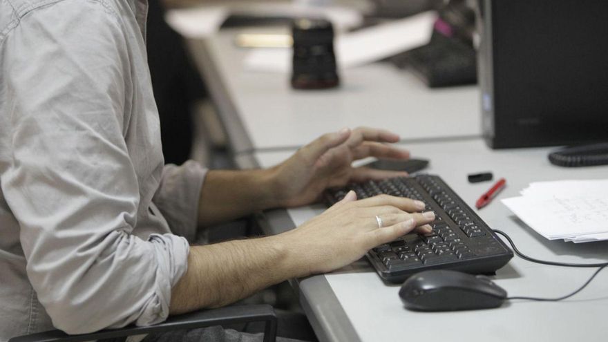 Roba 58.729 euros a una oleirense al ‘hackearle’ la clave de su cuenta