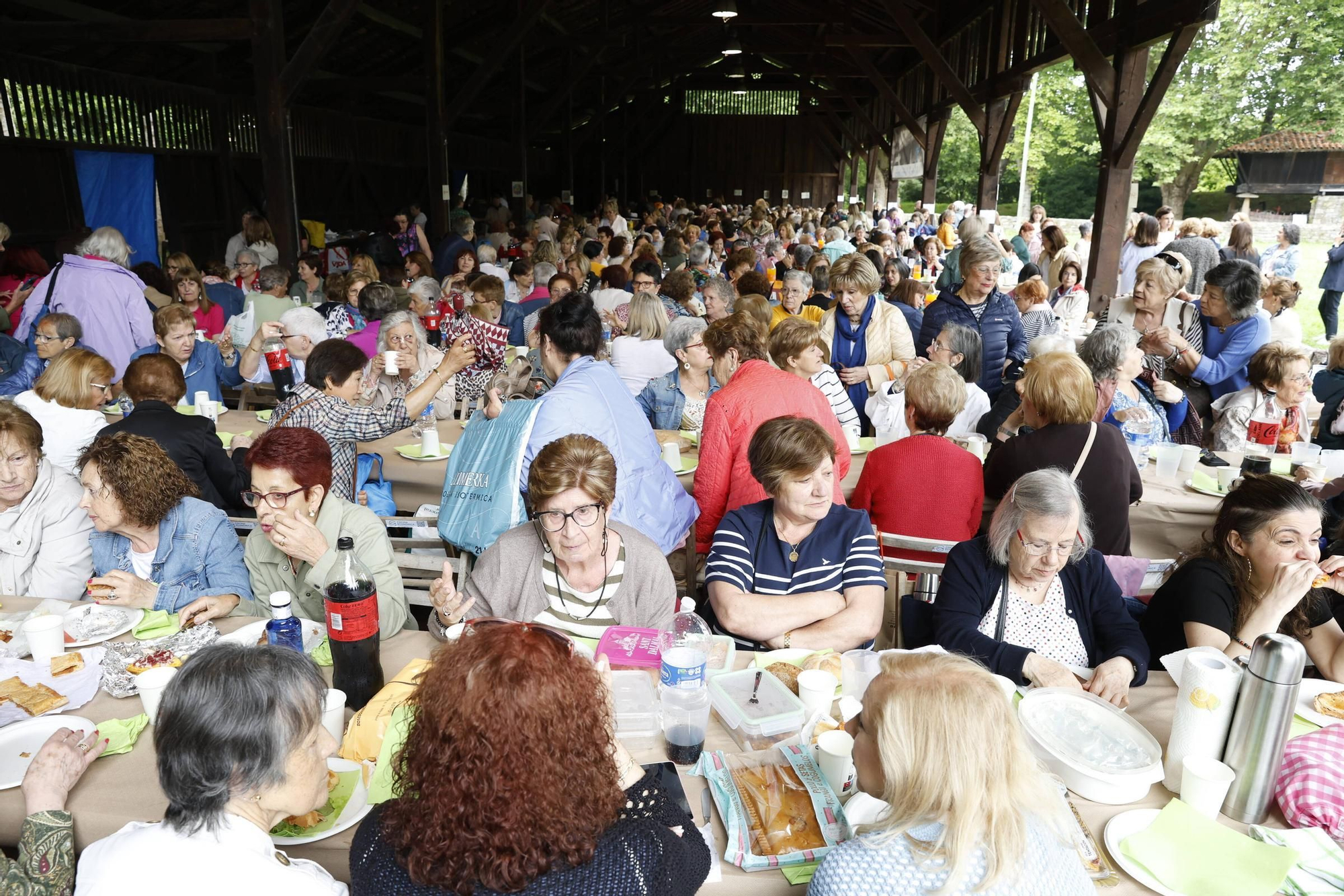 Así fue la fiesta "Femenino y Plural" en Gijón con 600 mujeres en el Muséu del Pueblu d'Asturies (en imágenes)