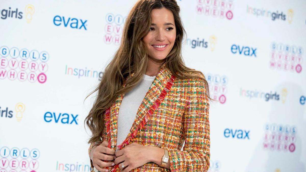 Malena Costa con un look 'tweed' en un evento de la firma evax