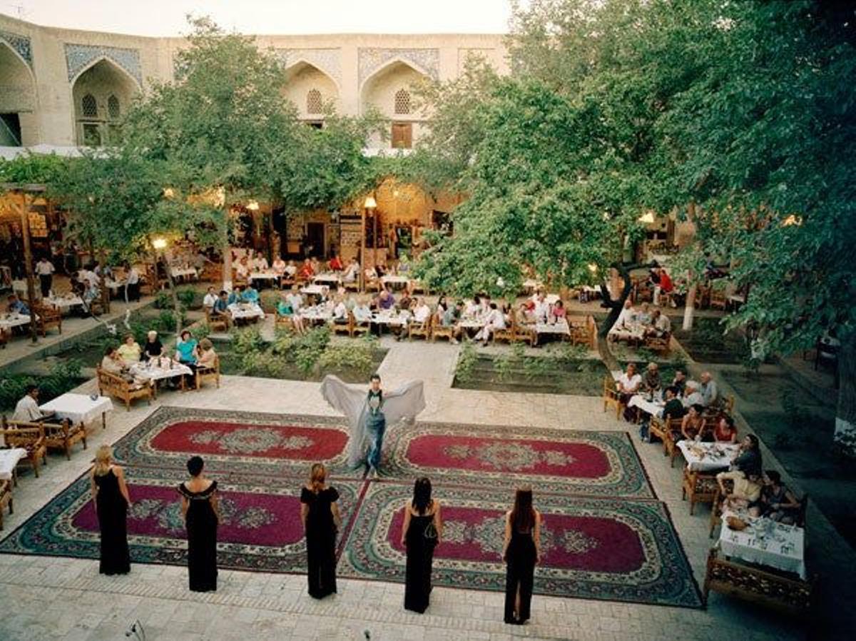 Acontecimiento en el interior de la madraza de Nadir Divan Begi.