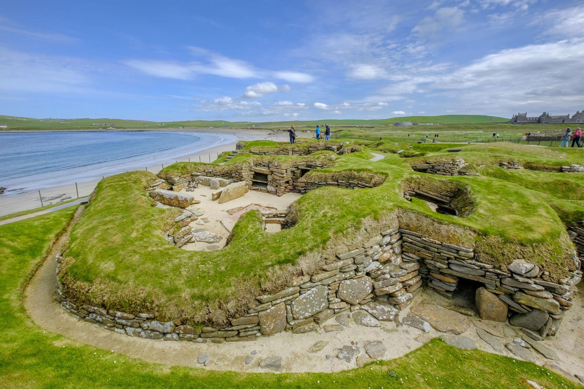 Unas curiosas construcciones del neolítico llamadas Skara Brae.