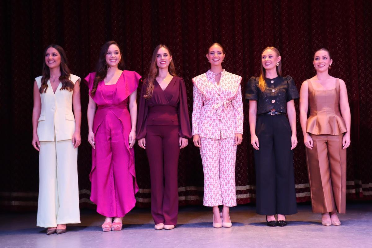 Falleras del ala derecha Falleras del ala derecha