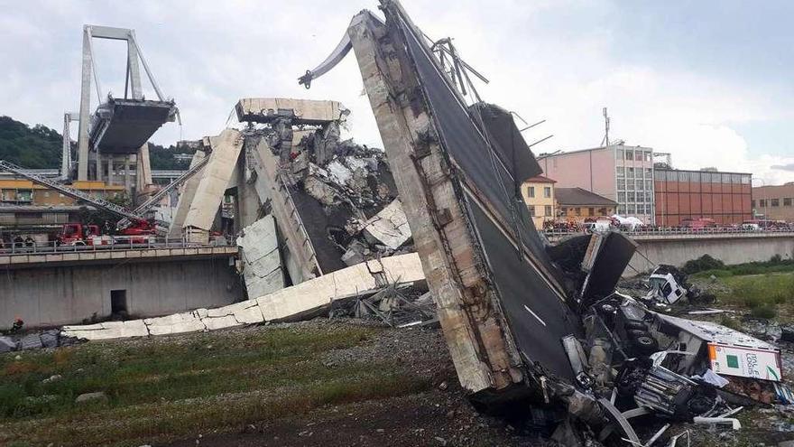 Estado en el que quedó el viaducto de la autopista de Génova tras el derrumbe.