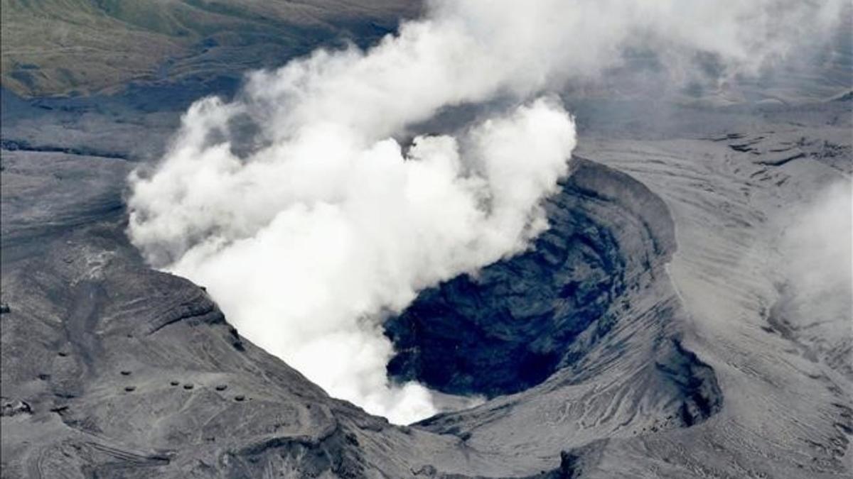 cmarquez35833006 an aerial view shows the eruption of mount aso in aso  kumam161008102930
