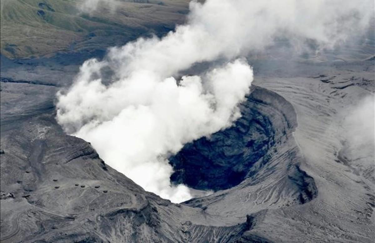 cmarquez35833006 an aerial view shows the eruption of mount aso in aso  kumam161008102930