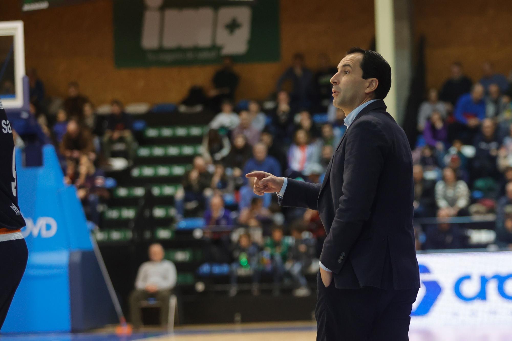 El Alimerka Oviedo Baloncesto gana un partido clave al Iraurgi ISB