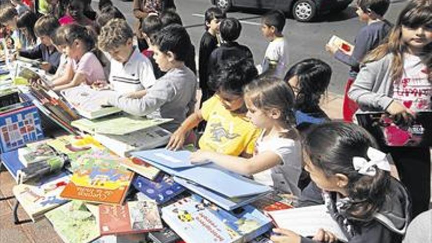 Castellón saca el libro a la calle para Sant Jordi