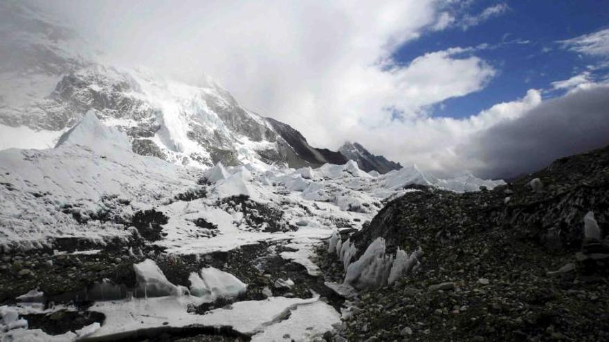 Españoles en el Everest: &quot;La avalancha fue tremenda&quot;