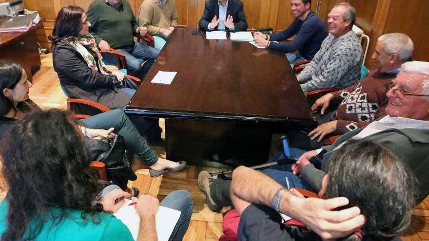 Reunión de las comunidades de montes con el gobierno local. // Faro