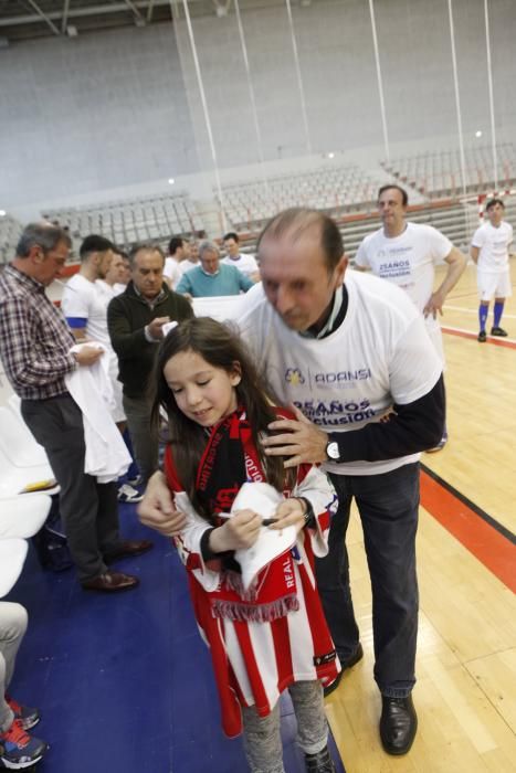 Partido benéfico entre exjugadores del Sporting y del Oviedo en favor de la Asociación Adansi