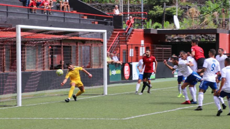 El remate de Róber para poner el 2-0.