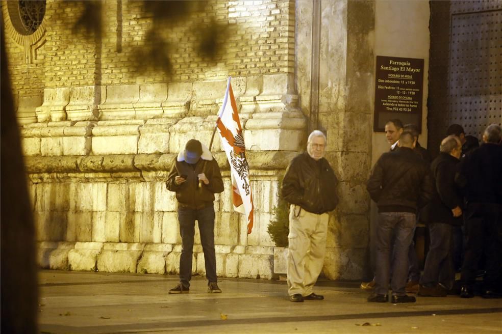 Concentración de franquistas frente a la iglesia de Santiago (Zaragoza)