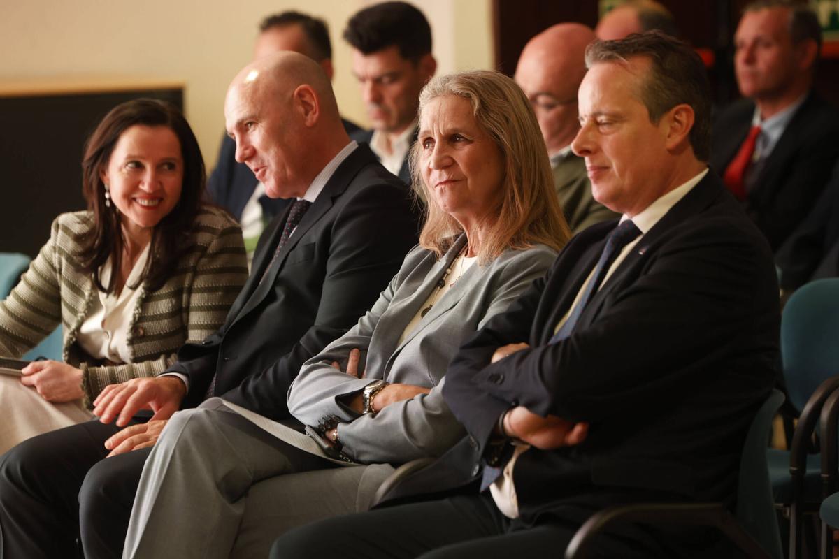 La Infanta Elena visita Oviedo y rompe una lanza en defensa de los pueblos de Asturias