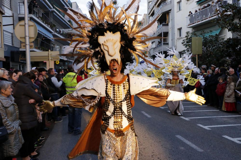 Rua de Carrosses i Comparses que ha tancat el Carnaval de la Costa Brava Sud a Blanes