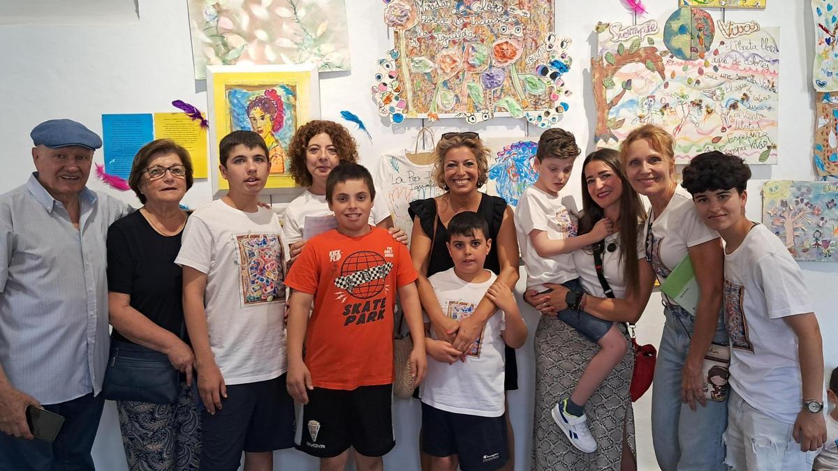 Profesorado, alumnos y familias del colegio Hernán Ruiz.