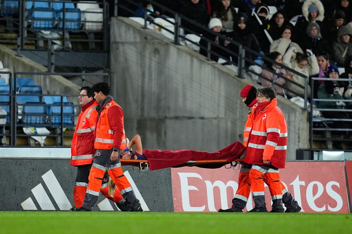 Laia Aleixandri Lopez of FC Barcelona gets injured during the Spanish Women Cup, Copa de la Reina, Quarterfinal match between Real Madrid and FC Barcelona at Alfredo Di Stefano stadium on February 05, 2026, in Madrid, Spain. AFP7 05/02/2026 ONLY FOR USE IN SPAIN. Dennis Agyeman / AFP7 / Europa Press;2026;SOCCER;SPAIN;SPORT;ZSOCCER;ZSPORT;Real Madrid v FC Barcelona - Copa de la Reina Quarterfinal