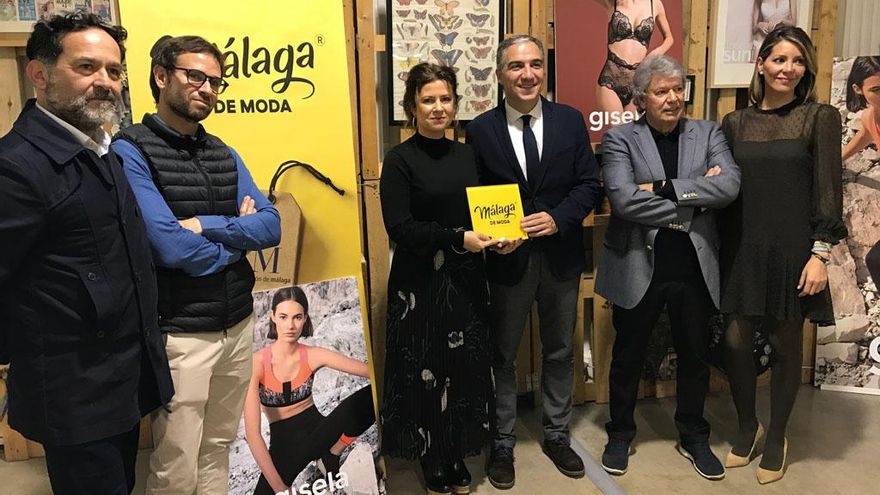 Entrega del distintivo a la marca Gisela.