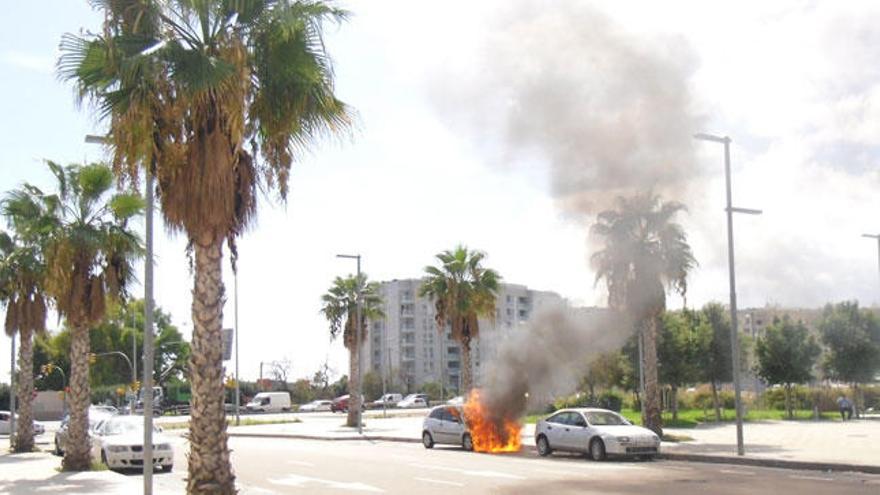 Arde un vehículo en Nou Llevant