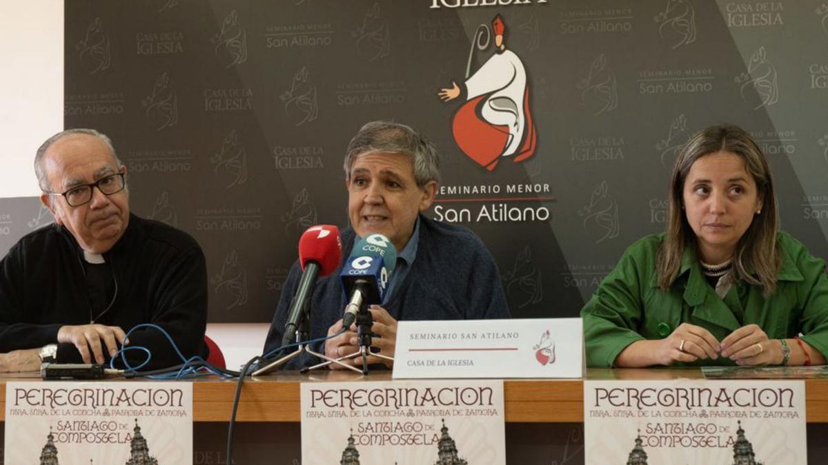 Desde la izquierda, Javier Campos, Ricardo Flecha y Belén Panero. | J.L.F.