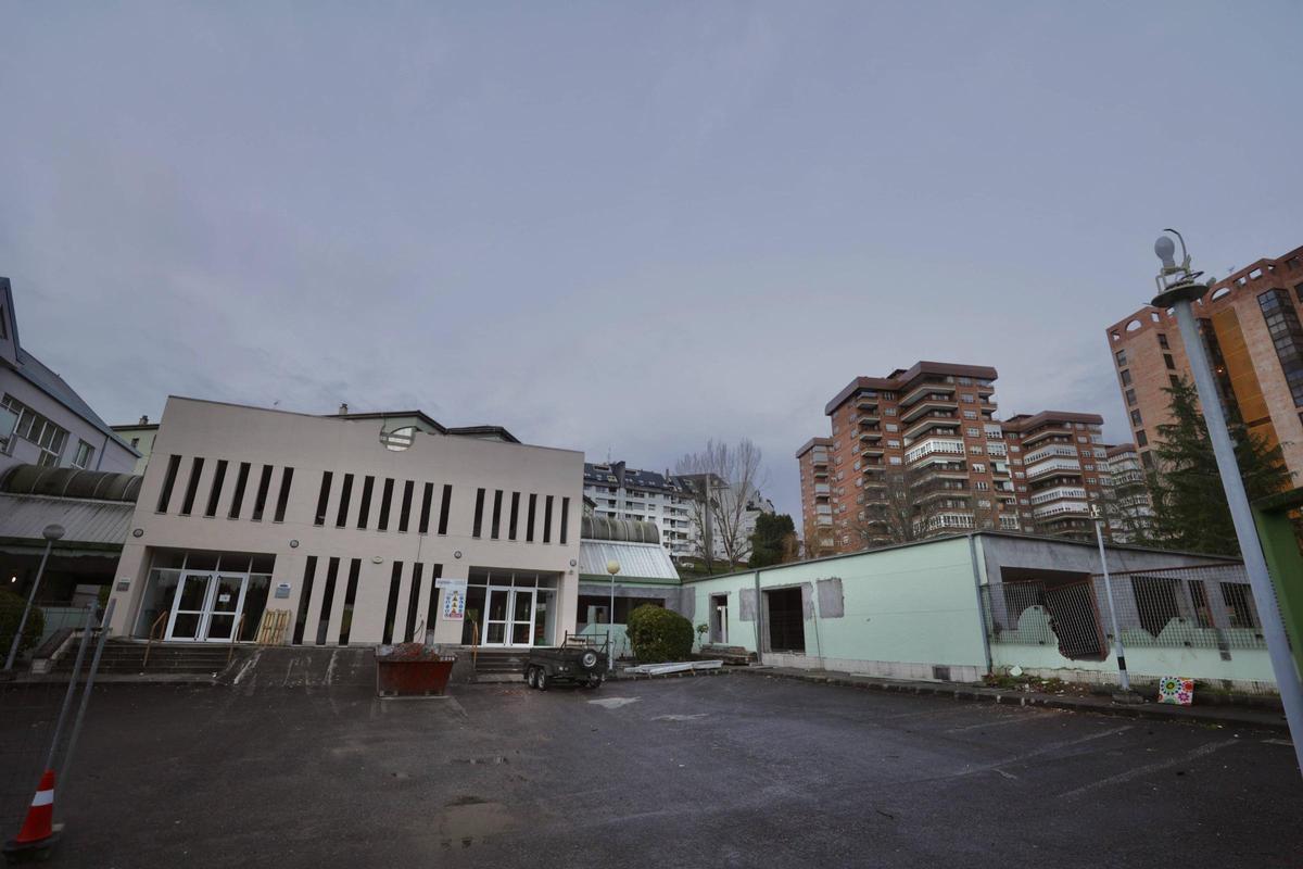 El edificio del antiguo Materno Infantil, en obras.