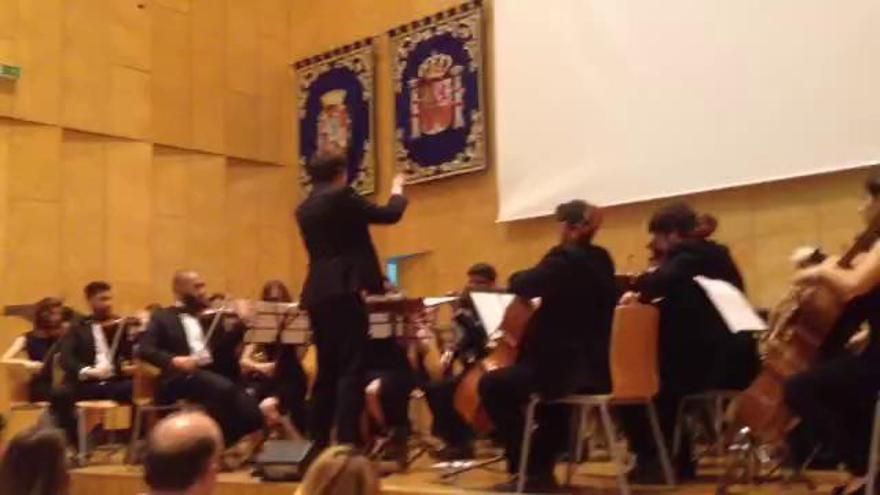 La Joven Orquesta Sinfónica de Cartagena, dirigida por Álvaro Pintado, durante el concierto inaugural