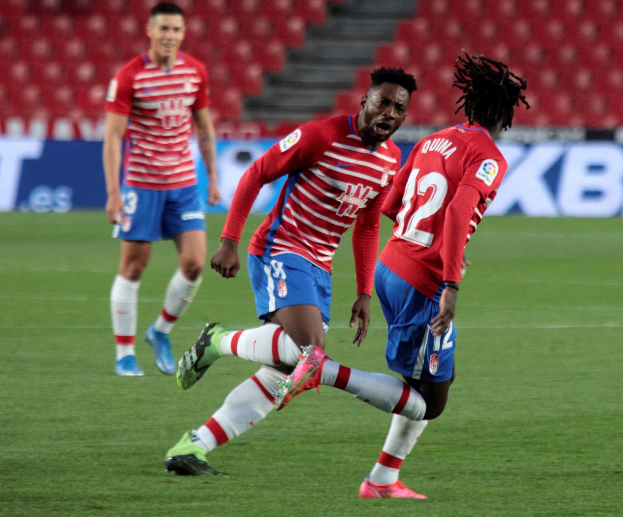 Granada - Elche: El Elche deja pasar el tren (2-1)