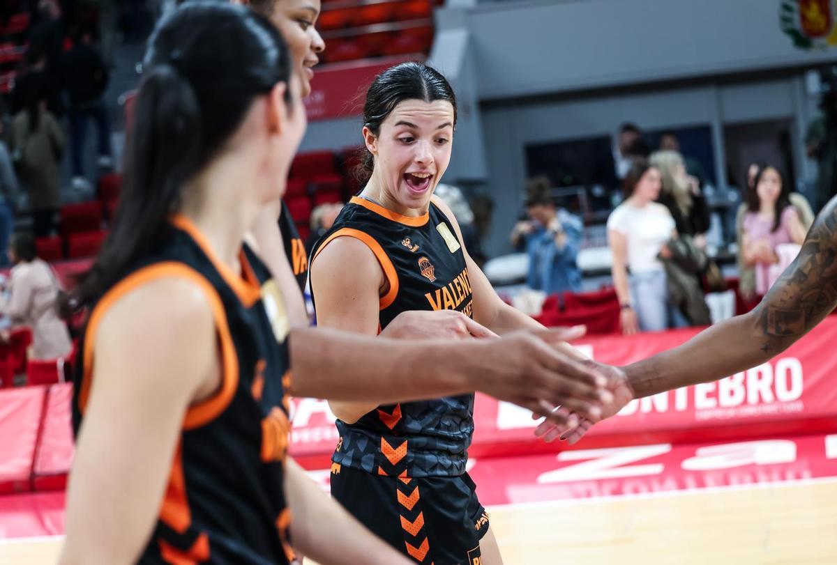 Elena Buenavida celebra el triunfo en Zaragoza