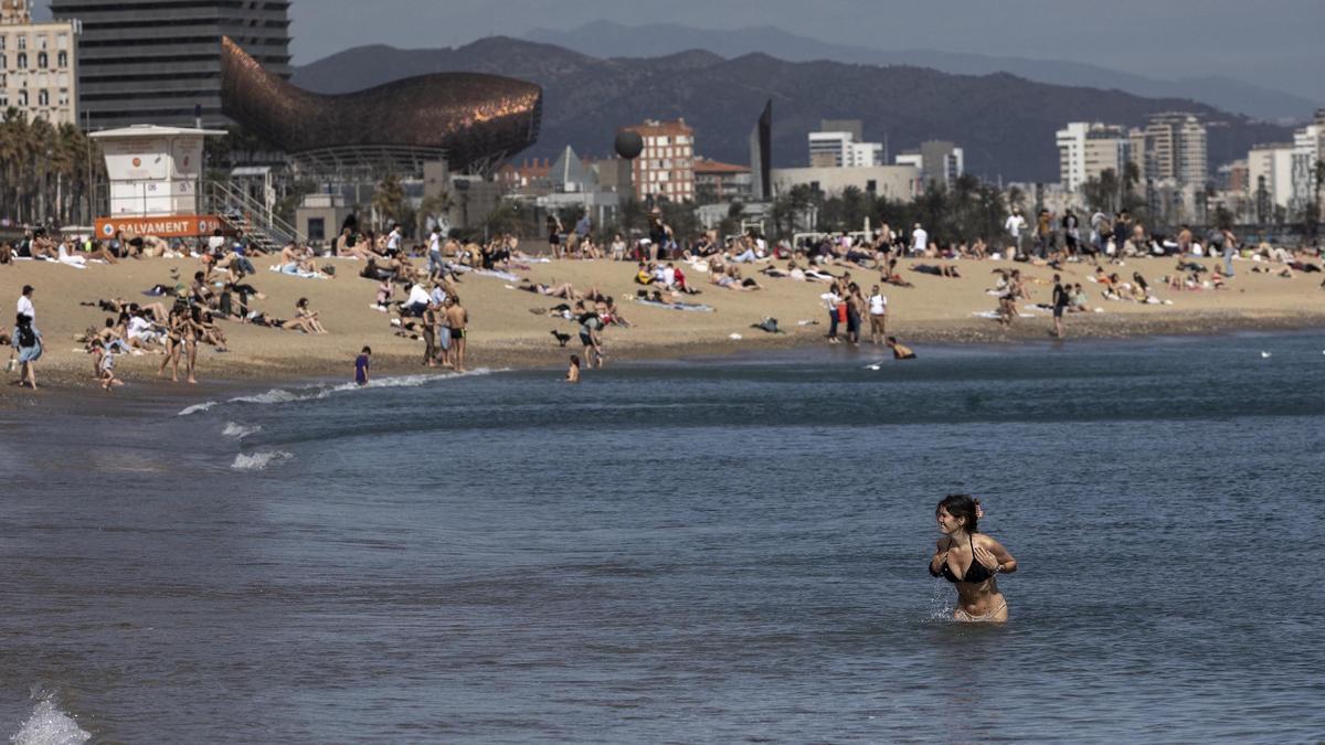 Día de calor y viento en Barcelona