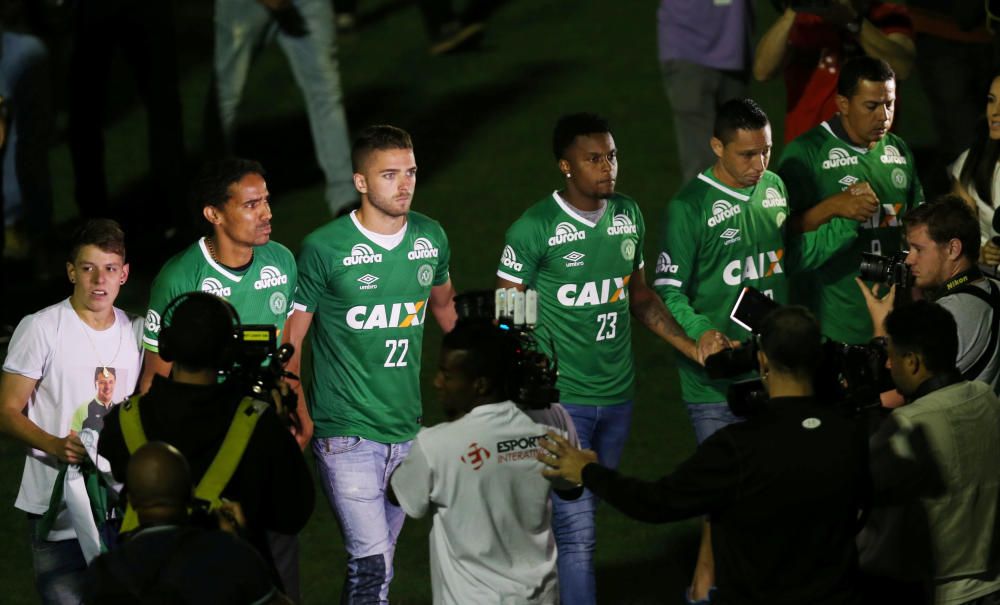 La afición del Chapecoense despide a sus héroes