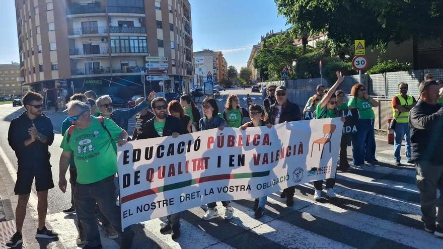 Masivo seguimiento de la huelga en la Marina Alta: los docentes salen reforzados del primer día de paro