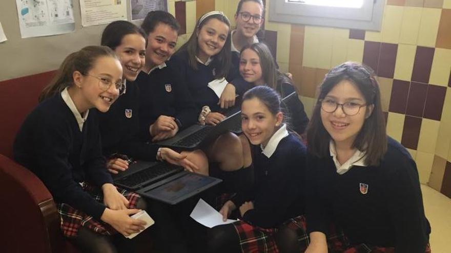 Set alumnes de Les Alzines escriuen un llibre solidari amb Sant Joan de Déu