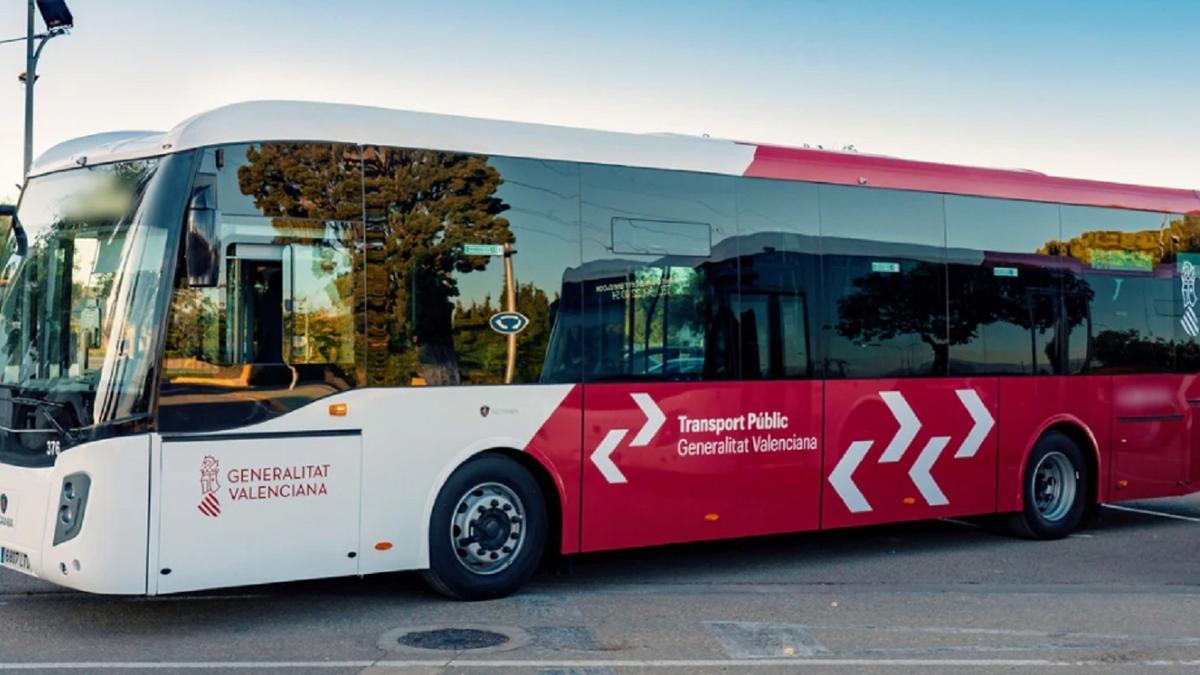 Autobuses de la línea València-Requena.