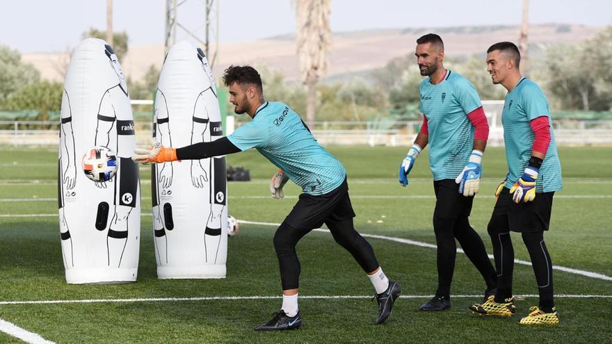 Los tres porteros del Córdoba CF, en la Ciudad Deportiva, este viernes.