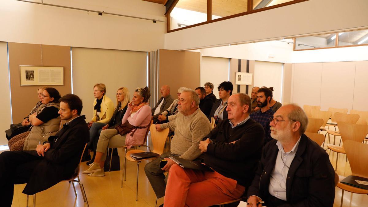 Un acto en el centro social La Caballería de Soto de Ribera.